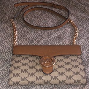 Gorgeous MK crossbody purse ❤️